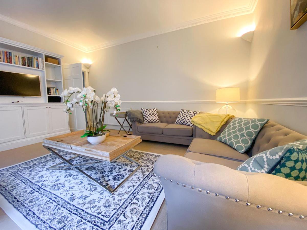 Sophisticated 3br With Garden, Quiet New Town Lane Apartment *