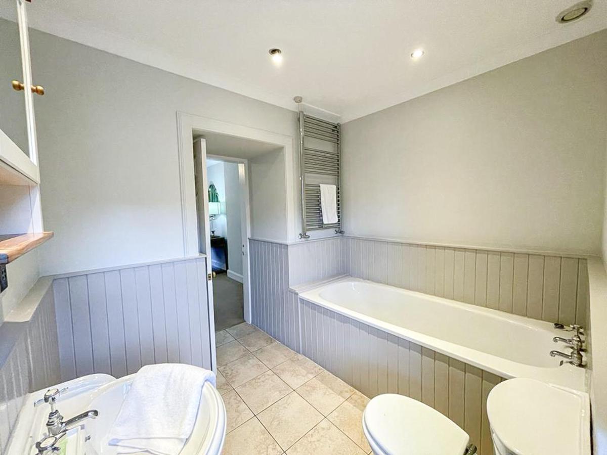 Sophisticated 3br With Garden, Quiet New Town Lane Apartment