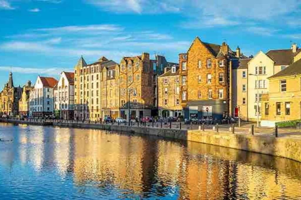 Spacious 2 Bed, 2 Bath -the Shore, Leith Apartment *