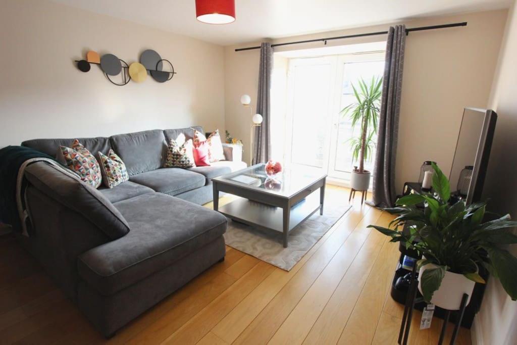 Spacious 2 Bed, 2 Bath -the Shore, Leith Edinburgh