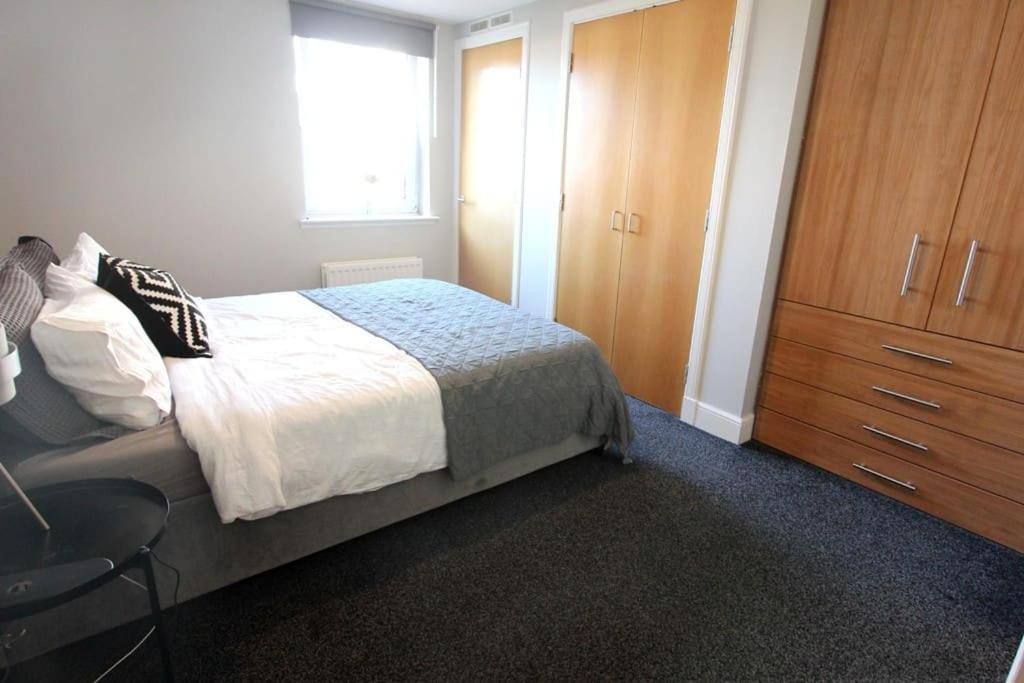 Spacious 2 Bed, 2 Bath -the Shore, Leith *