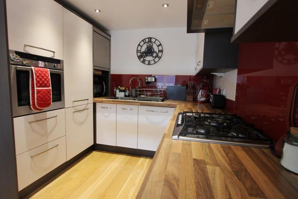 Spacious 2 Bed, 2 Bath -the Shore, Leith Apartment