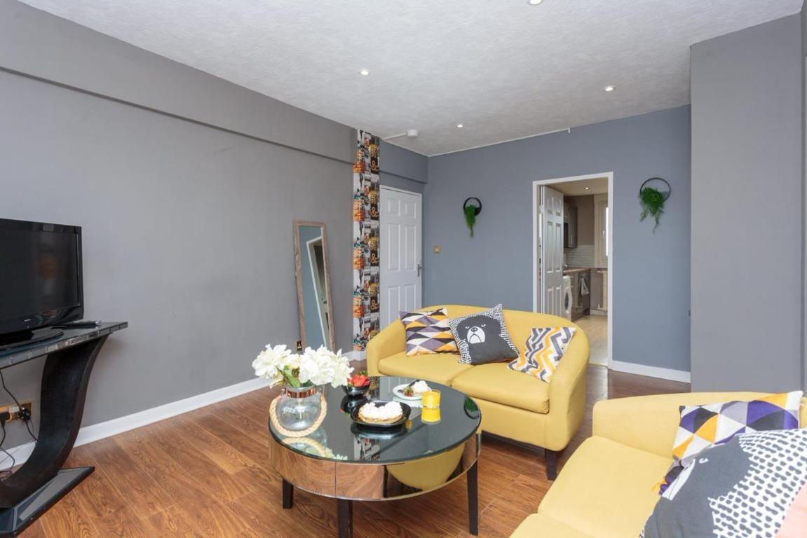 Gorgeous 3-bed Flat, 15 Minutes To Centre *