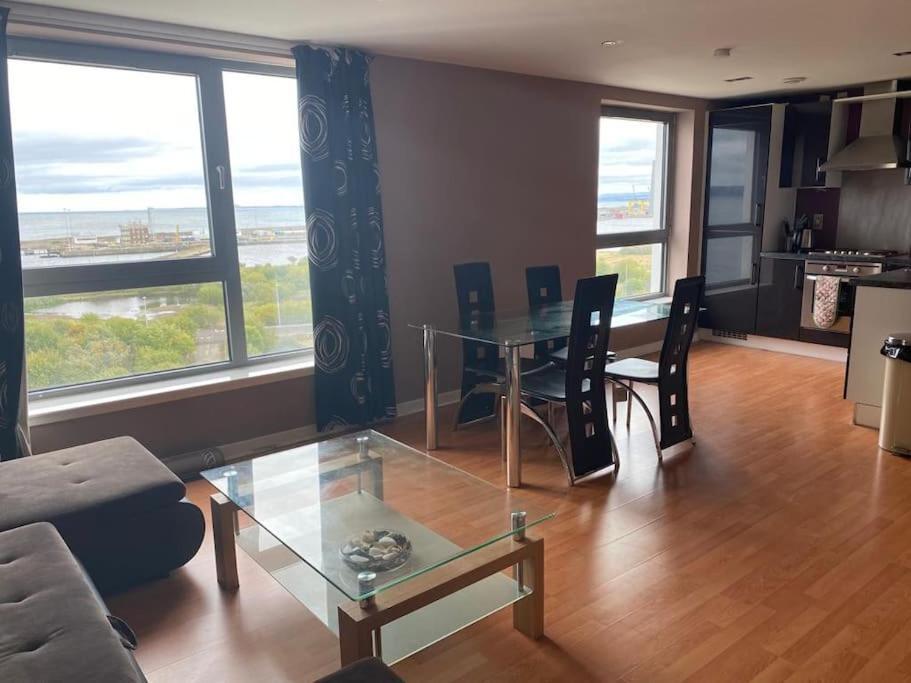 Modern 2 Bed With Stunning Seaside View Apartment Edinburgh