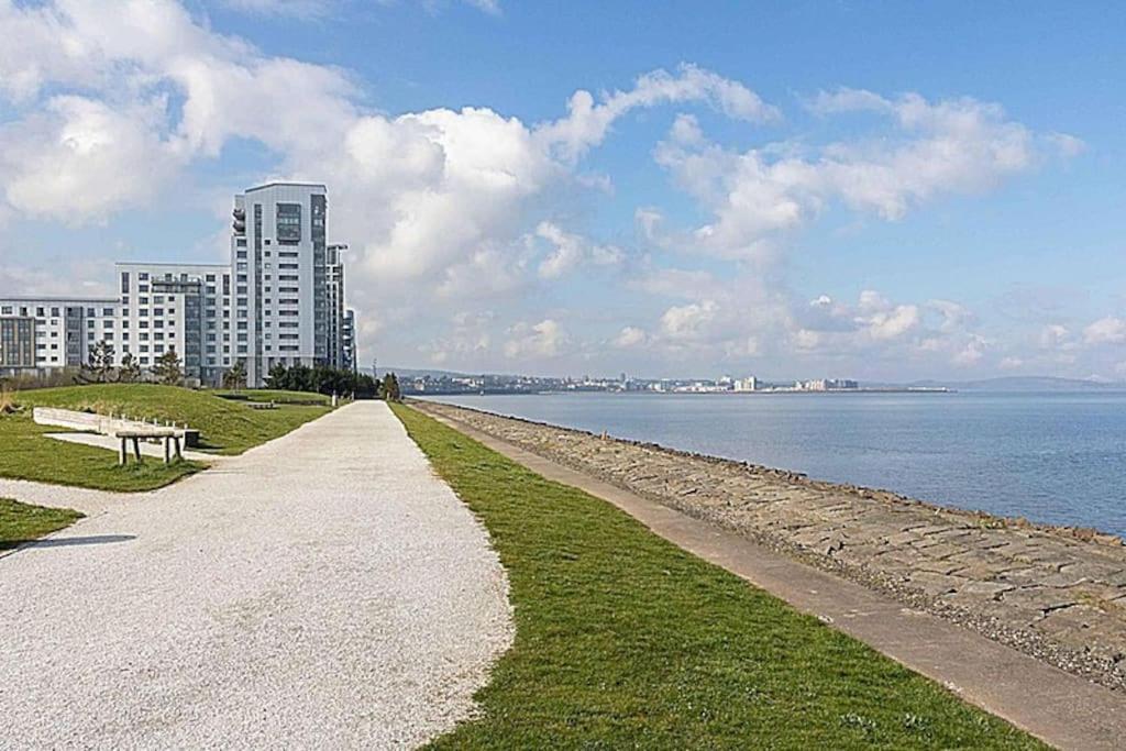Apartment Modern 2 Bed With Stunning Seaside View Edinburgh