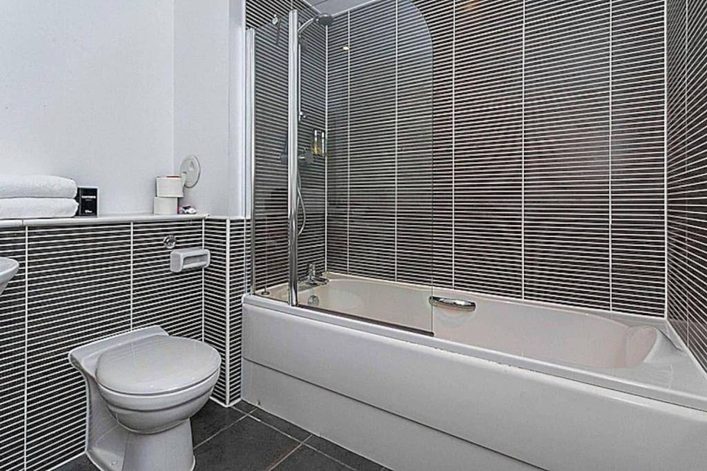 Modern 2 Bed With Stunning Seaside View *