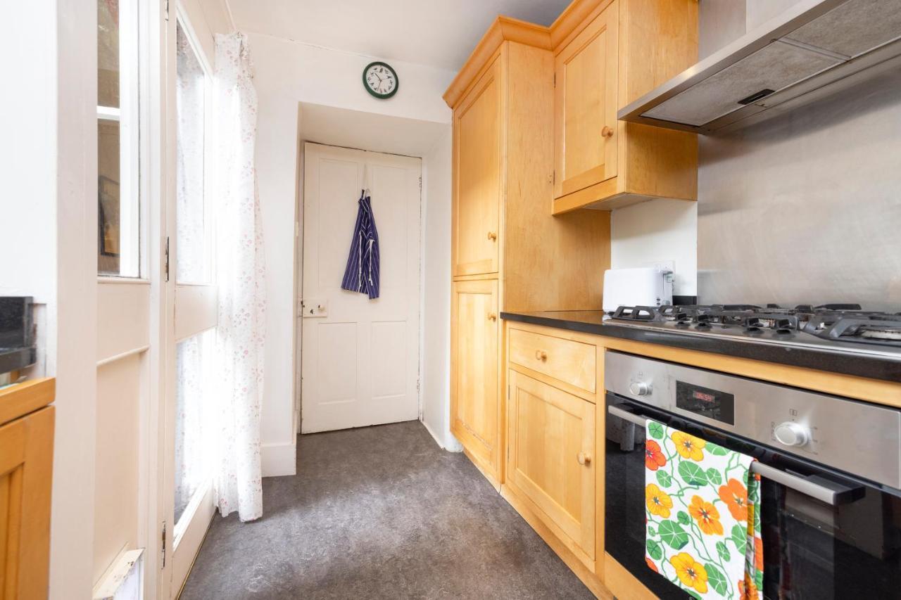 Joivy 3-bed Meadows Flat Near Castle Apartment