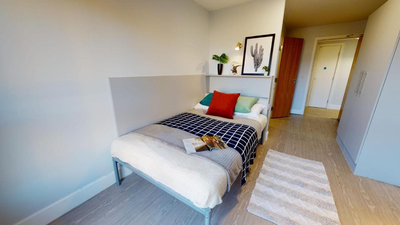 And Ensuite Bedrooms With Shared Kitchen At Fountainbridge In Appartement Édimbourg