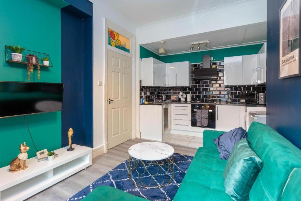 Beautiful Boutique Abode - Sleeps 4 Apartment