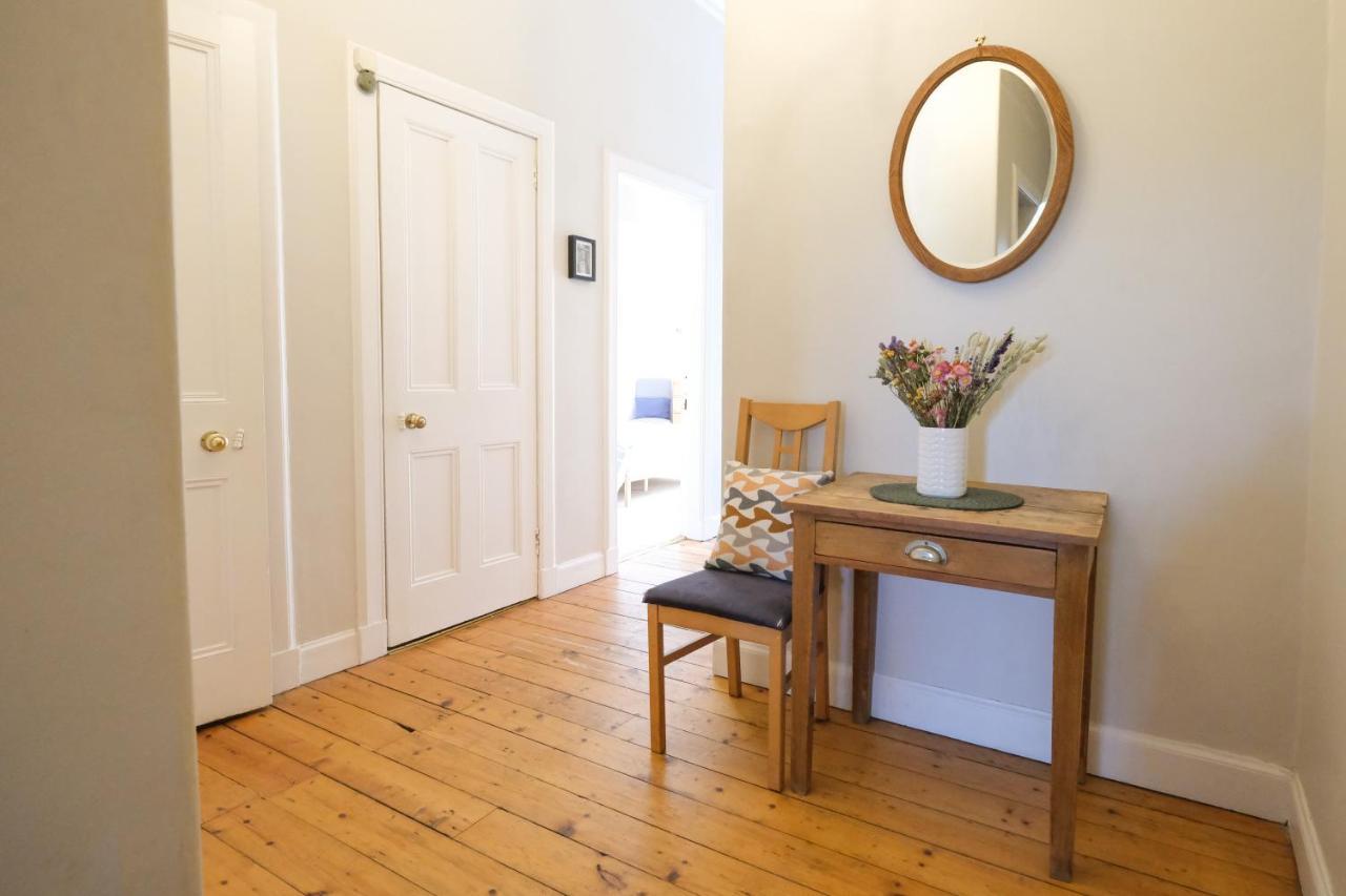 Joivy 3-bed Meadows Flat Near Castle *