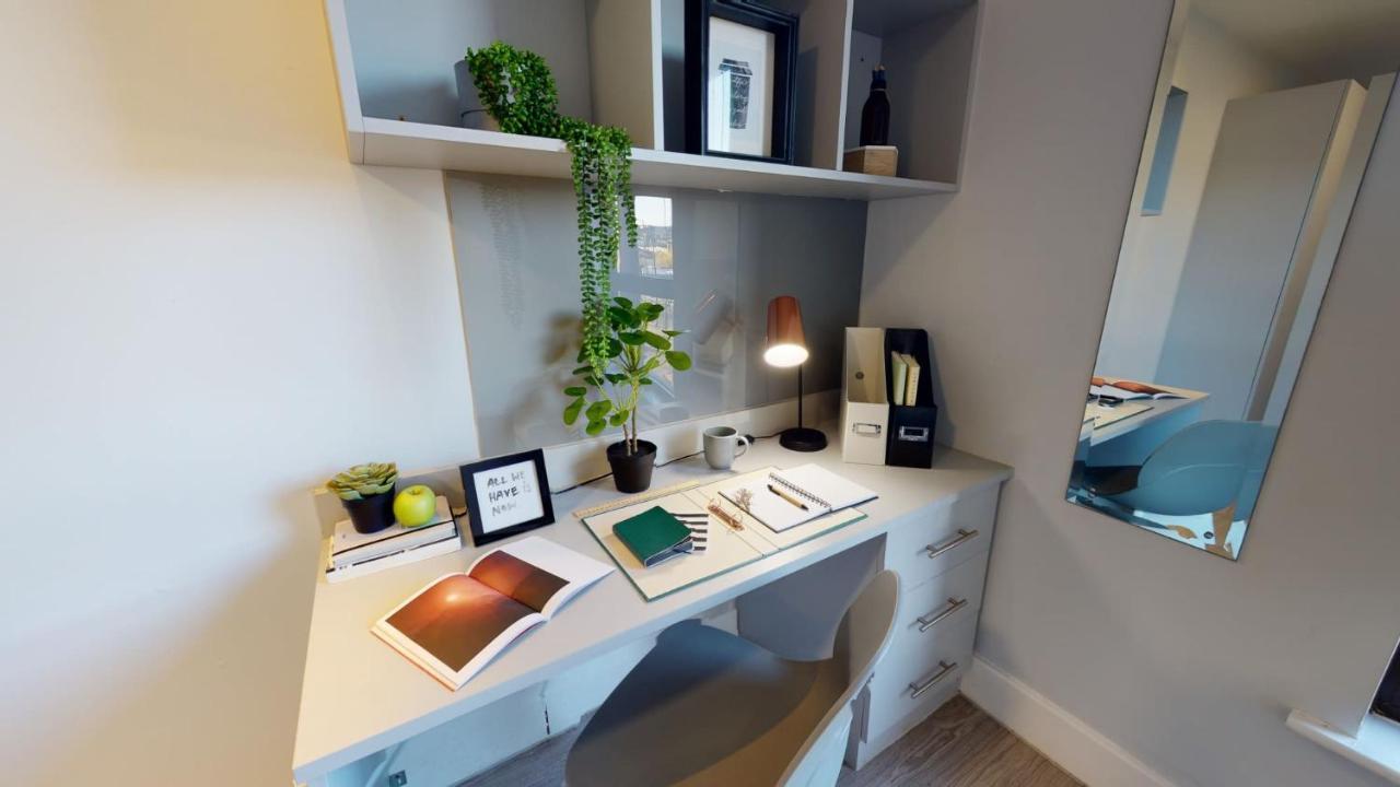And Ensuite Bedrooms With Shared Kitchen At Fountainbridge In Appartement Édimbourg