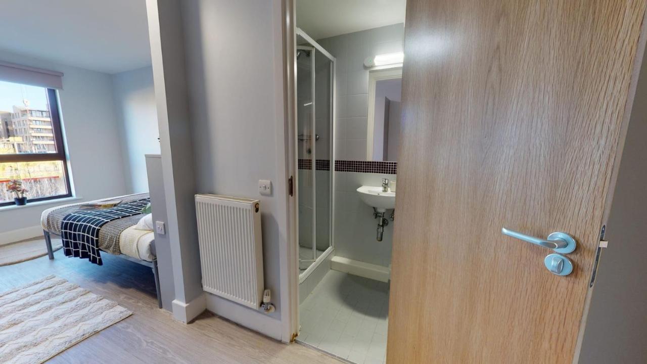 And Ensuite Bedrooms With Shared Kitchen At Fountainbridge In Appartement