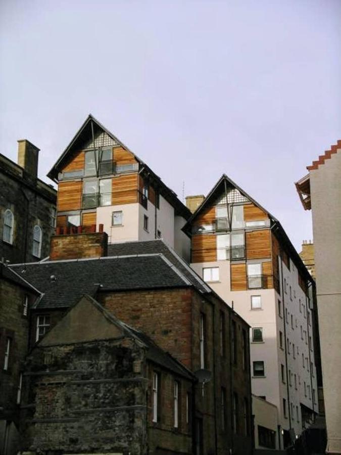 *amazing Location!*in Heart Of The City. 2br & Cot EDI