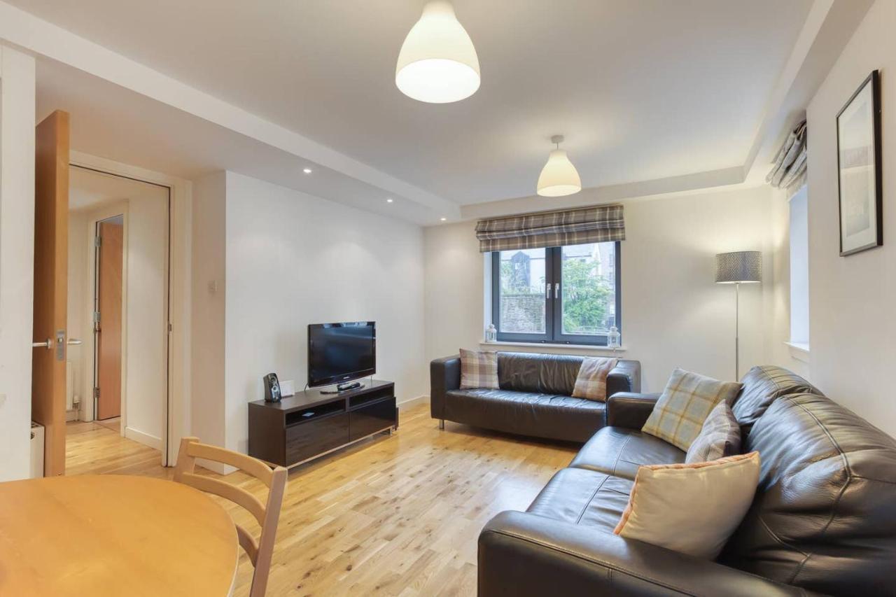 *amazing Location!*in Heart Of The City. 2br & Cot Appartement EDI