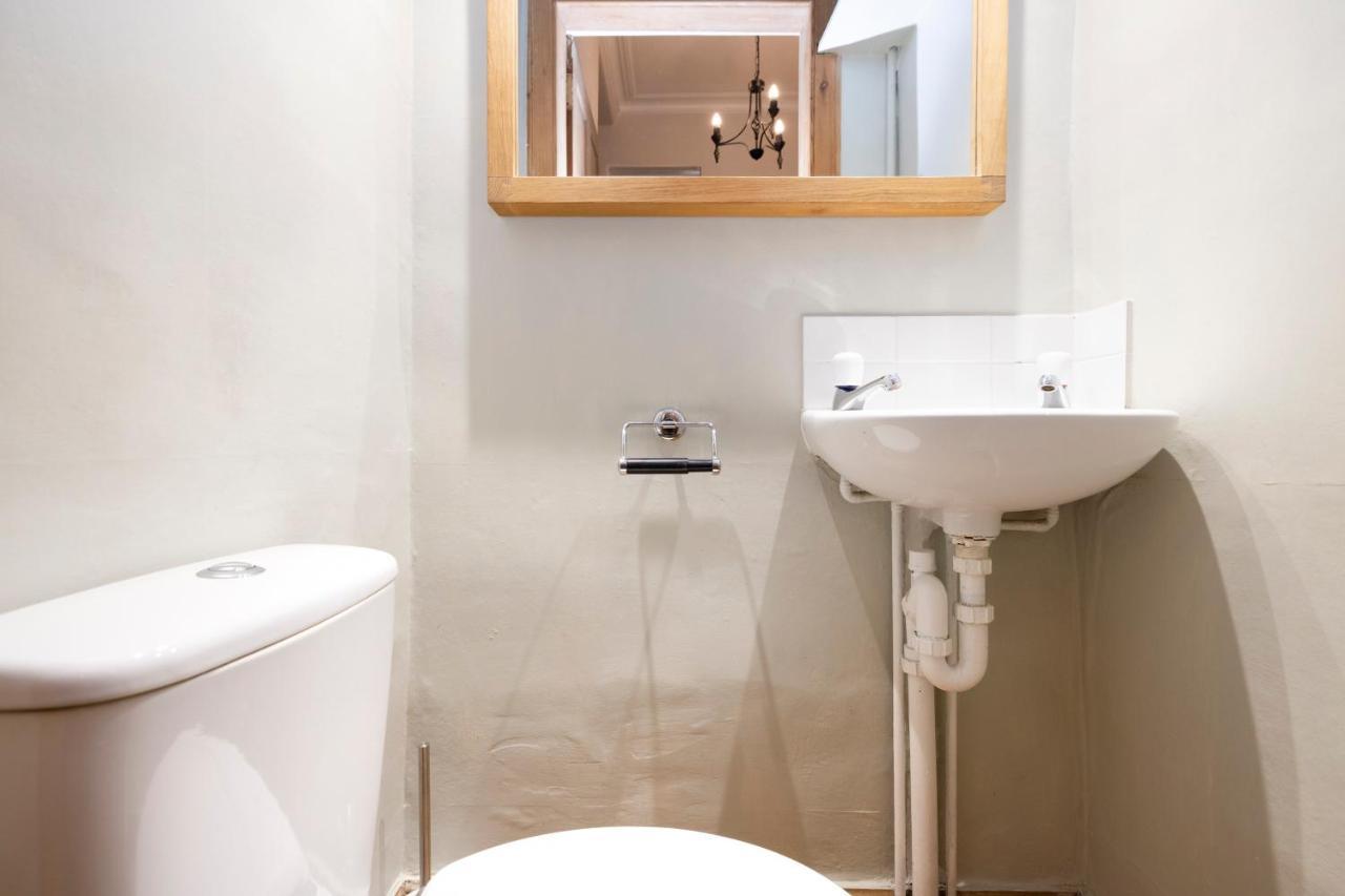 Joivy 3-bed Meadows Flat Near Castle Apartment