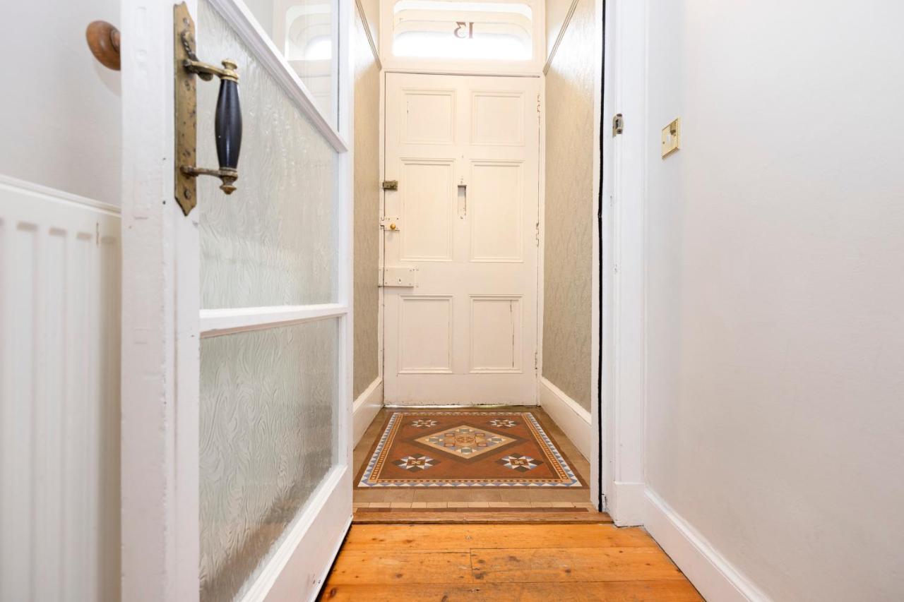 Joivy 3-bed Meadows Flat Near Castle