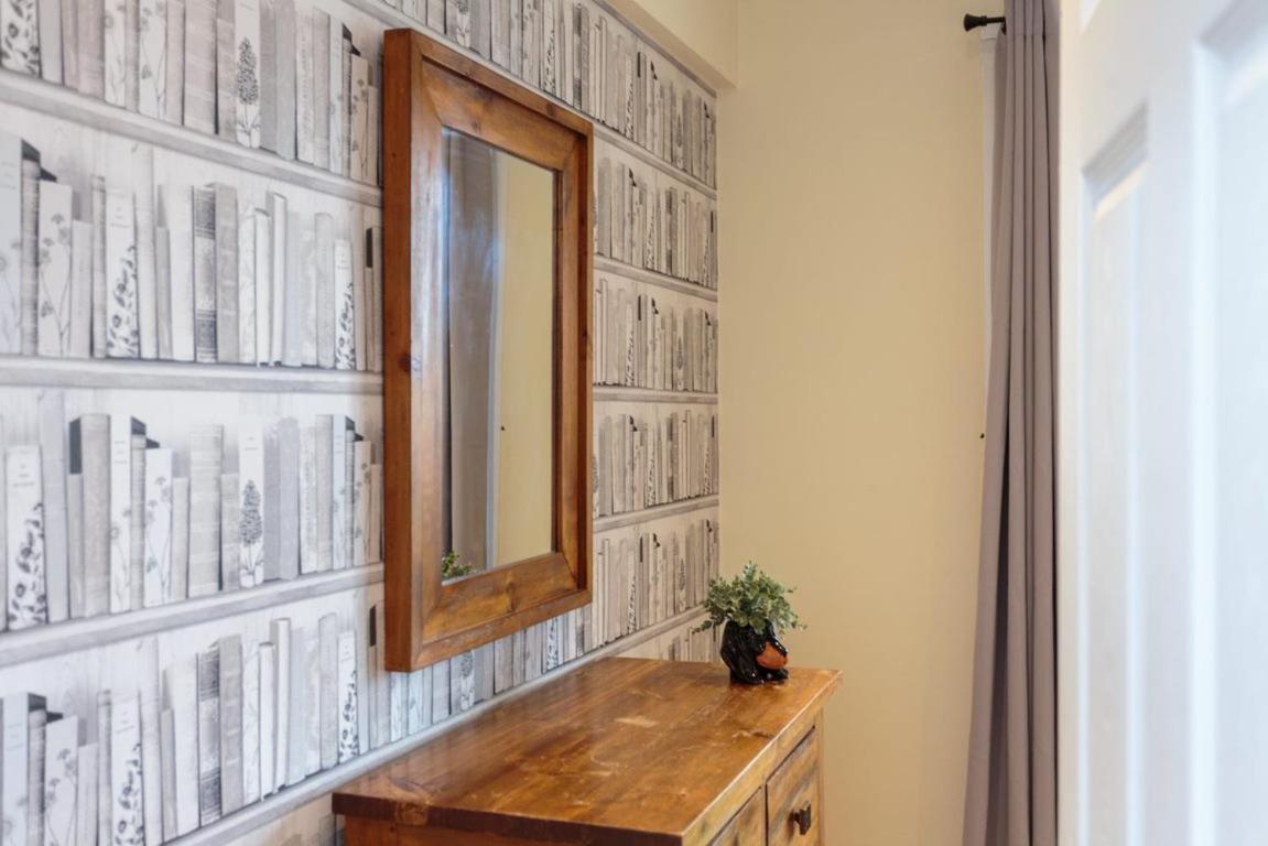 Apartment Gorgeous 3-bed Flat, 15 Minutes To Centre
