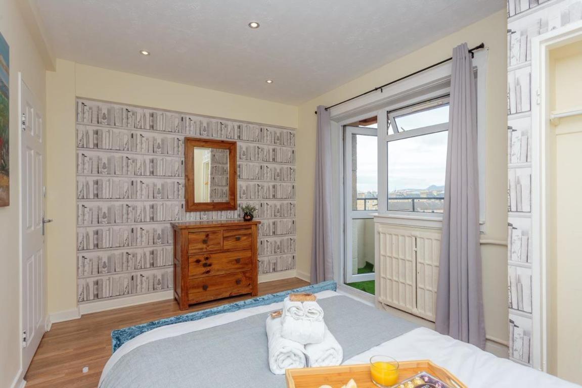 Gorgeous 3-bed Flat, 15 Minutes To Centre