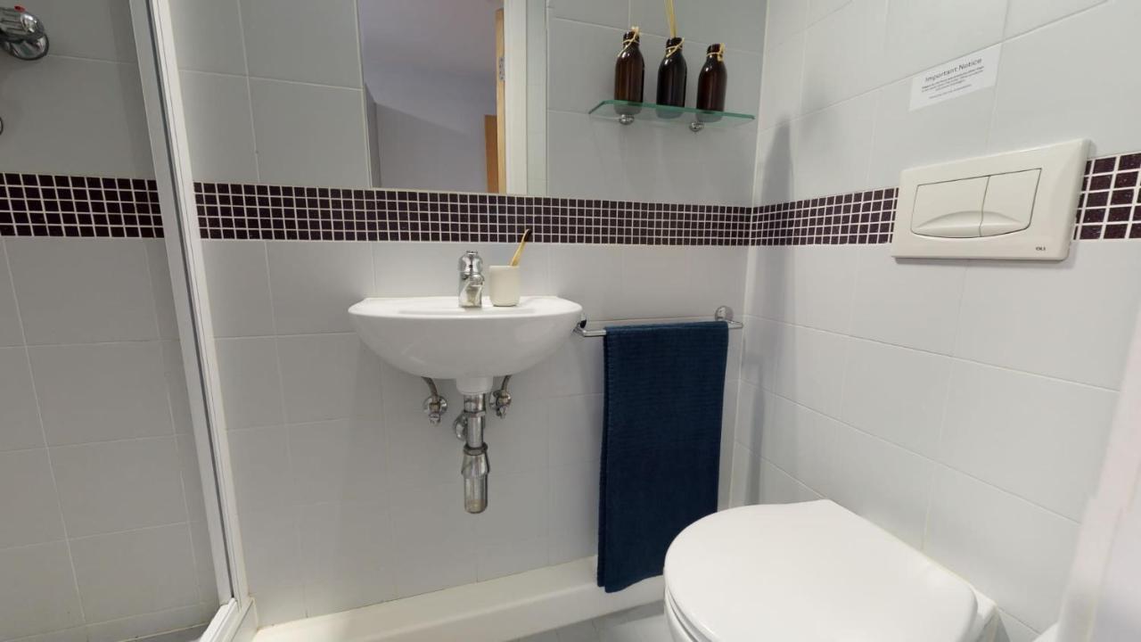 And Ensuite Bedrooms With Shared Kitchen At Fountainbridge In *
