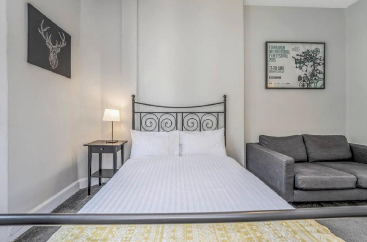 Spacious & Comfortable 3 Bedroom - Near Centre - Free Parking Available - Sleeps Up To 5 Guests Edinburgh