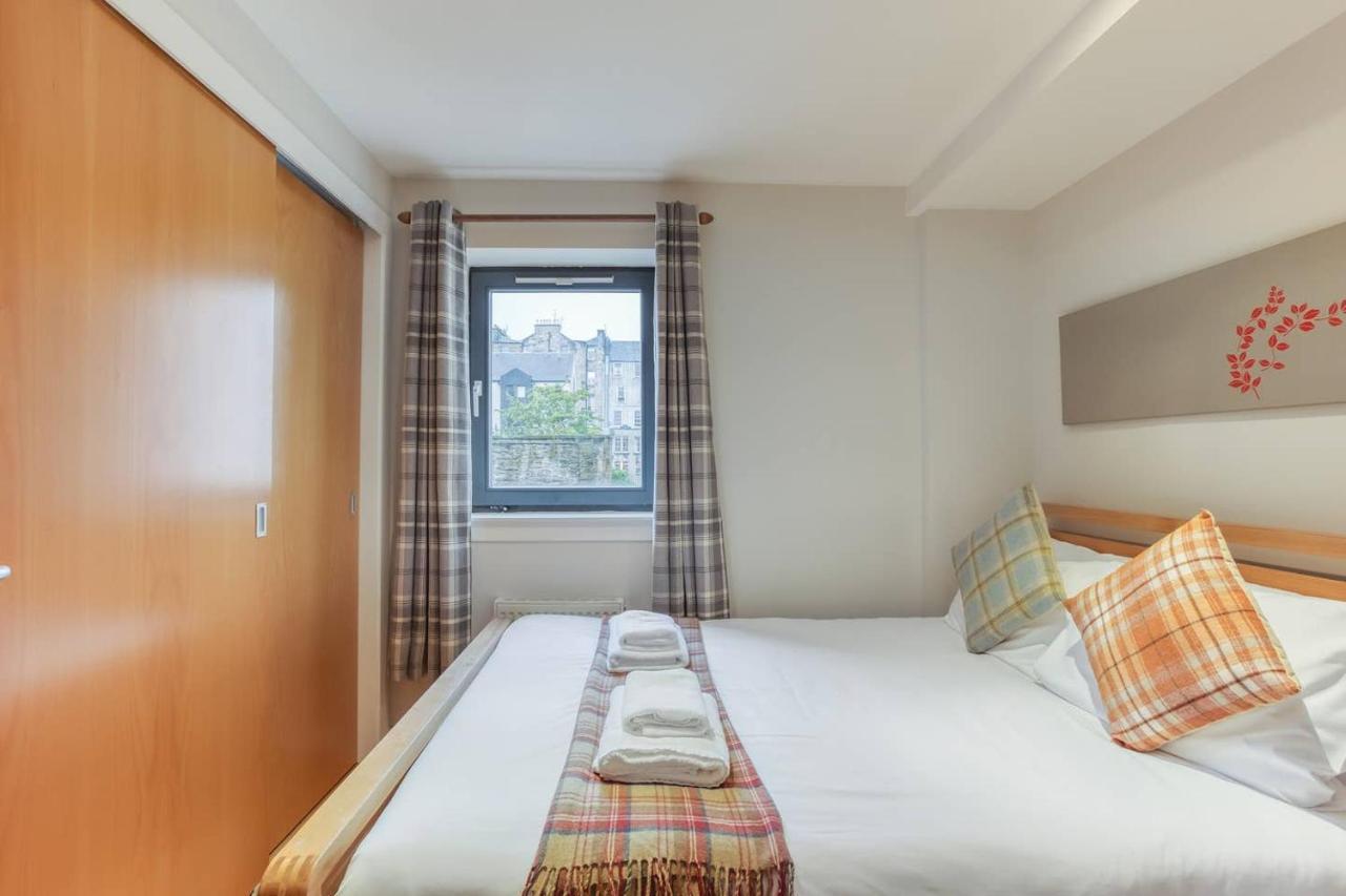 *amazing Location!*in Heart Of The City. 2br & Cot *