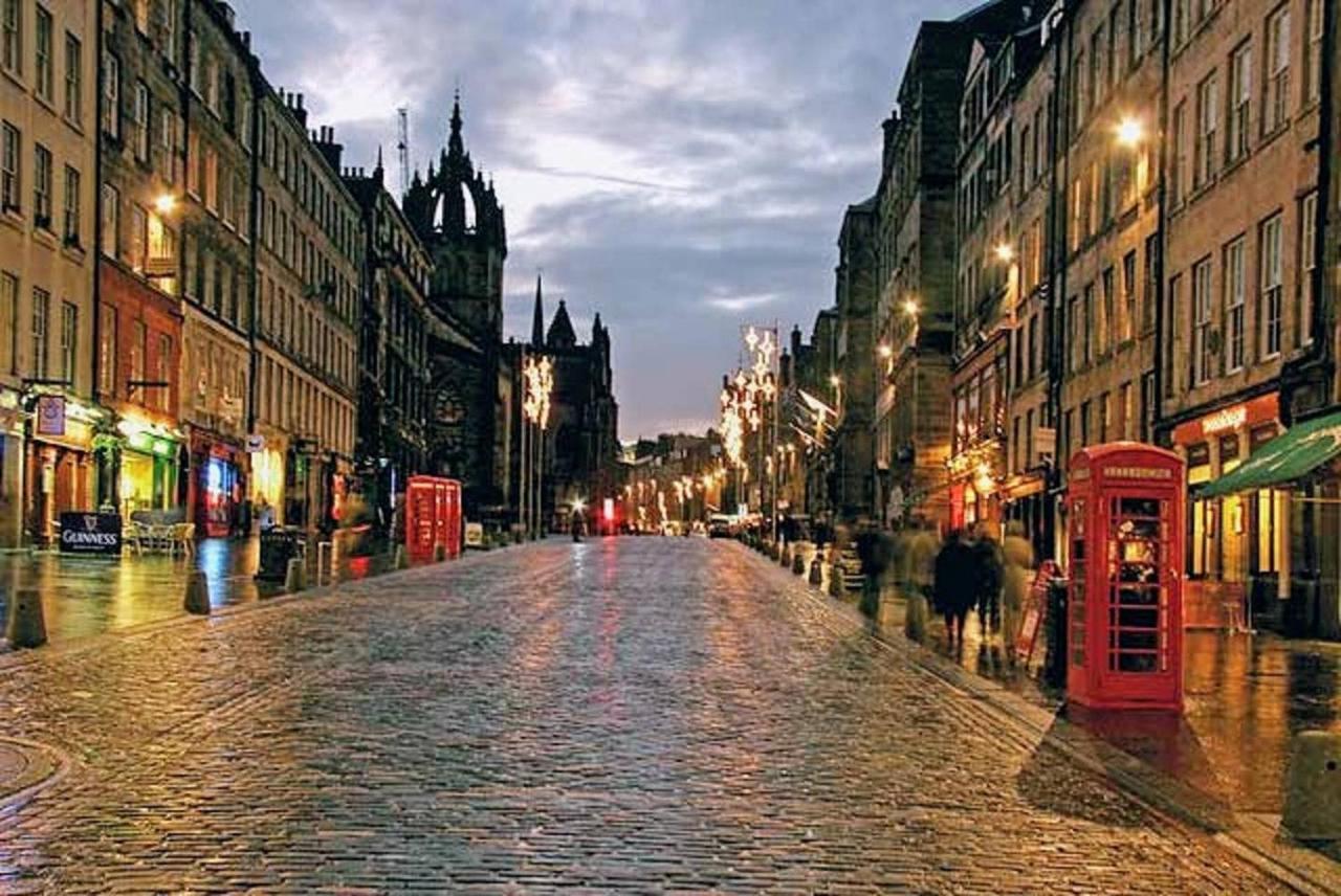 *amazing Location!*in Heart Of The City. 2br & Cot *