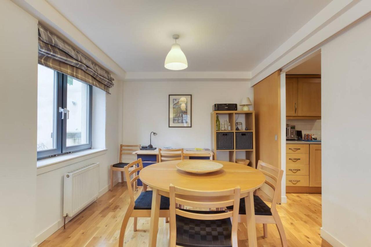 *amazing Location!*in Heart Of The City. 2br & Cot Appartement