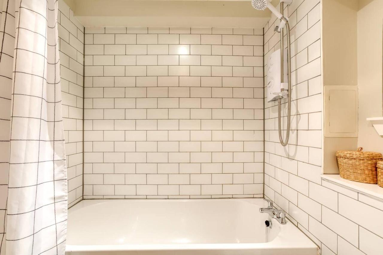*amazing Location!*in Heart Of The City. 2br & Cot