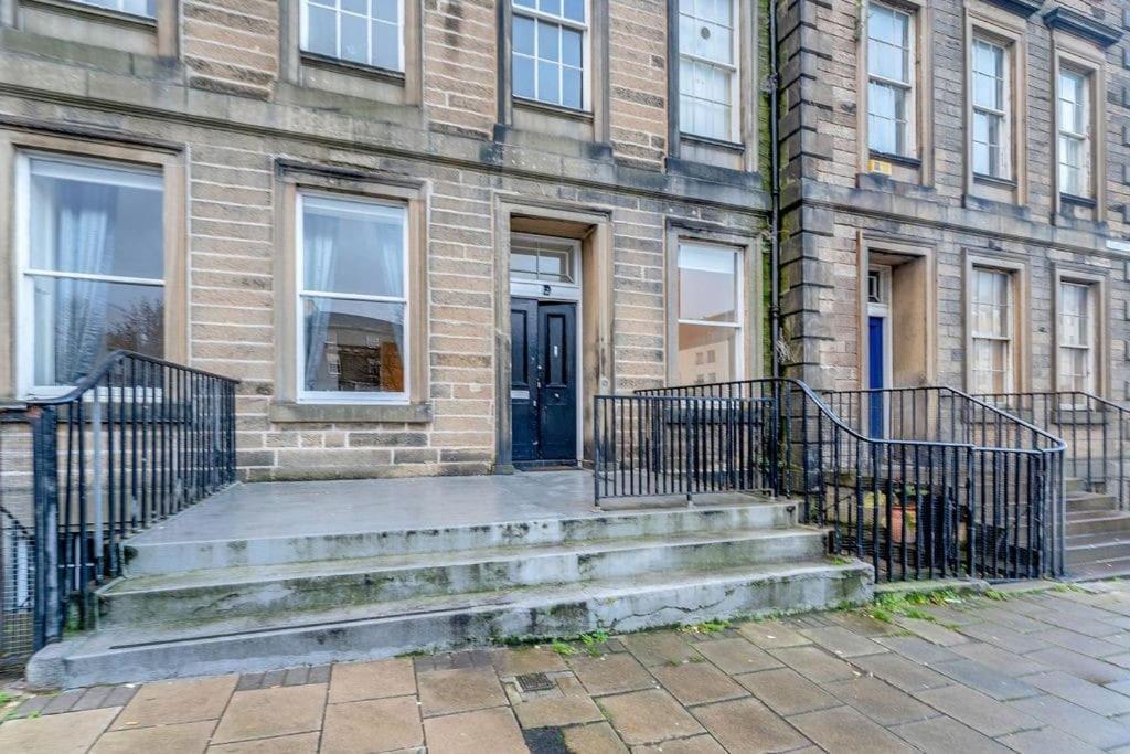 Luxury 3 Bed 2 Bath Main Door Apartm At Wardie Bay