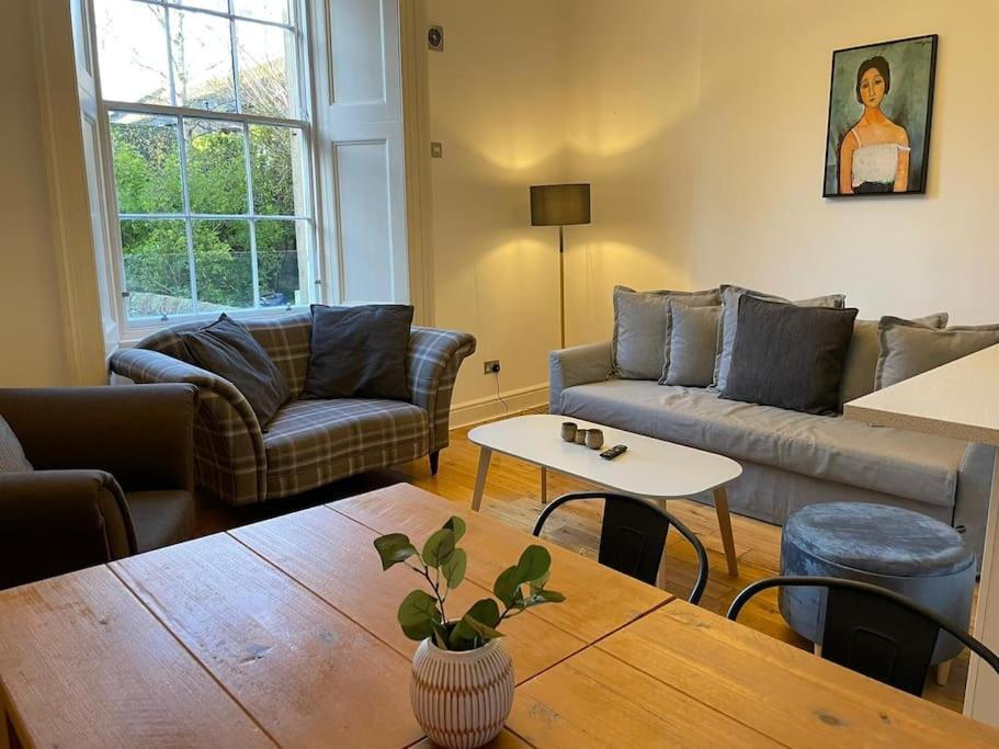 Luxury 3 Bed 2 Bath Main Door Apartm At Wardie Bay Apartment *