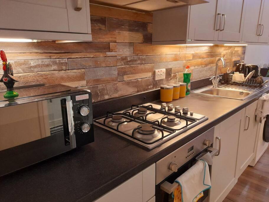 Modern Flat Near Centre. Appartement
