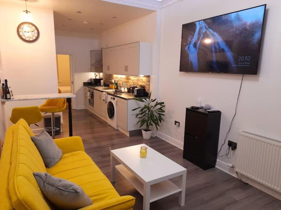 Appartement Modern Flat Near Centre. *