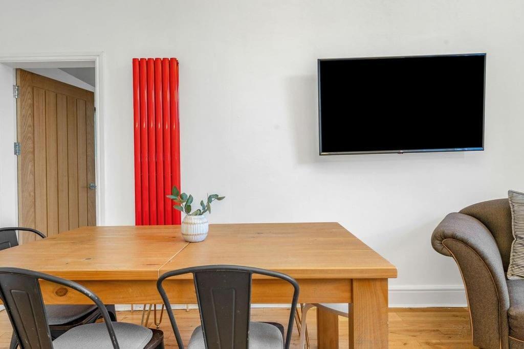 Luxury 3 Bed 2 Bath Main Door Apartm At Wardie Bay Apartment *