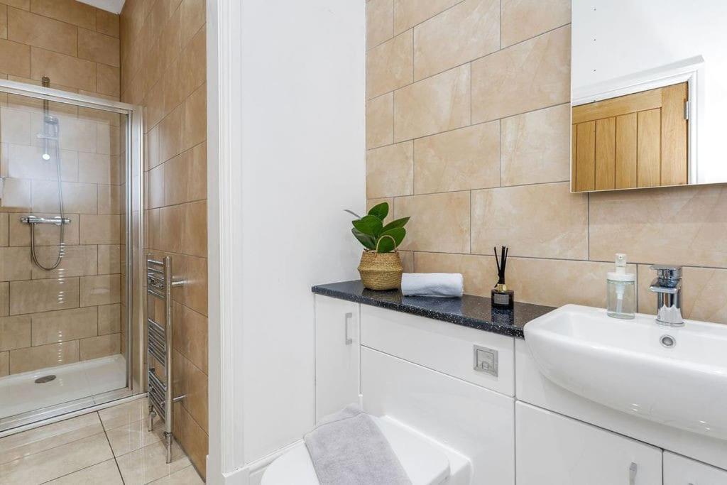 Luxury 3 Bed 2 Bath Main Door Apartm At Wardie Bay Apartment Edinburgh