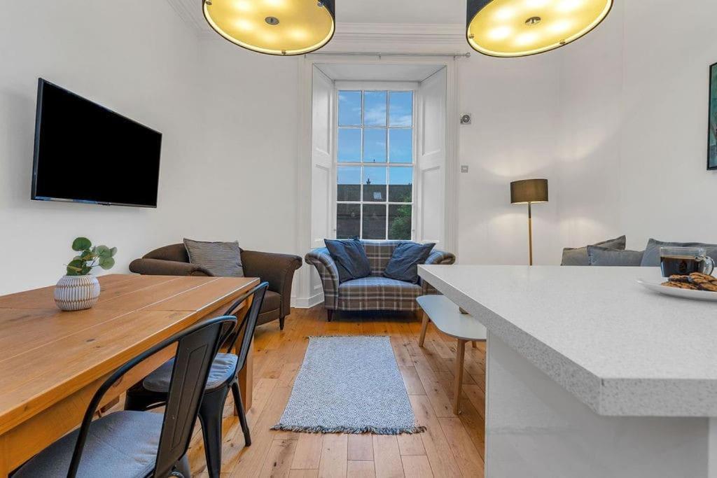 Luxury 3 Bed 2 Bath Main Door Apartm At Wardie Bay Apartment Edinburgh