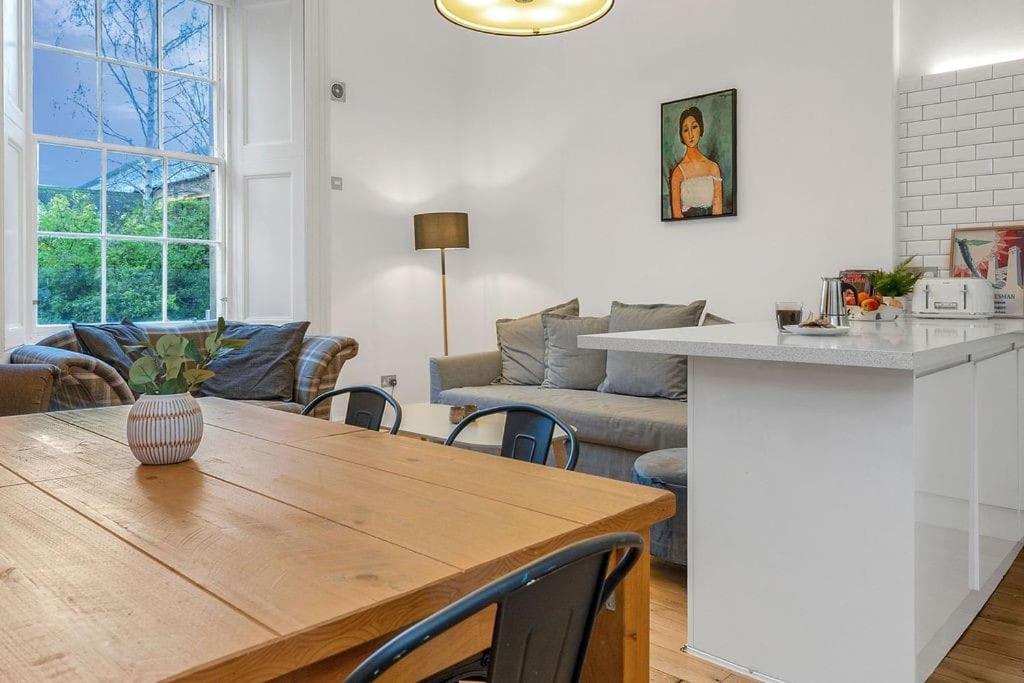 Luxury 3 Bed 2 Bath Main Door Apartm At Wardie Bay
