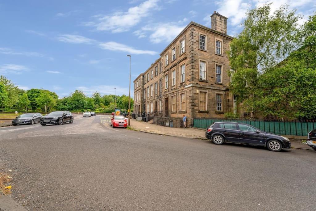 Luxury 3 Bed 2 Bath Main Door Apartm At Wardie Bay *