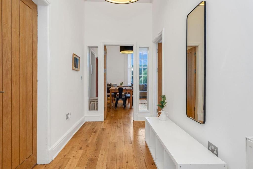 Apartment Luxury 3 Bed 2 Bath Main Door Apartm At Wardie Bay *