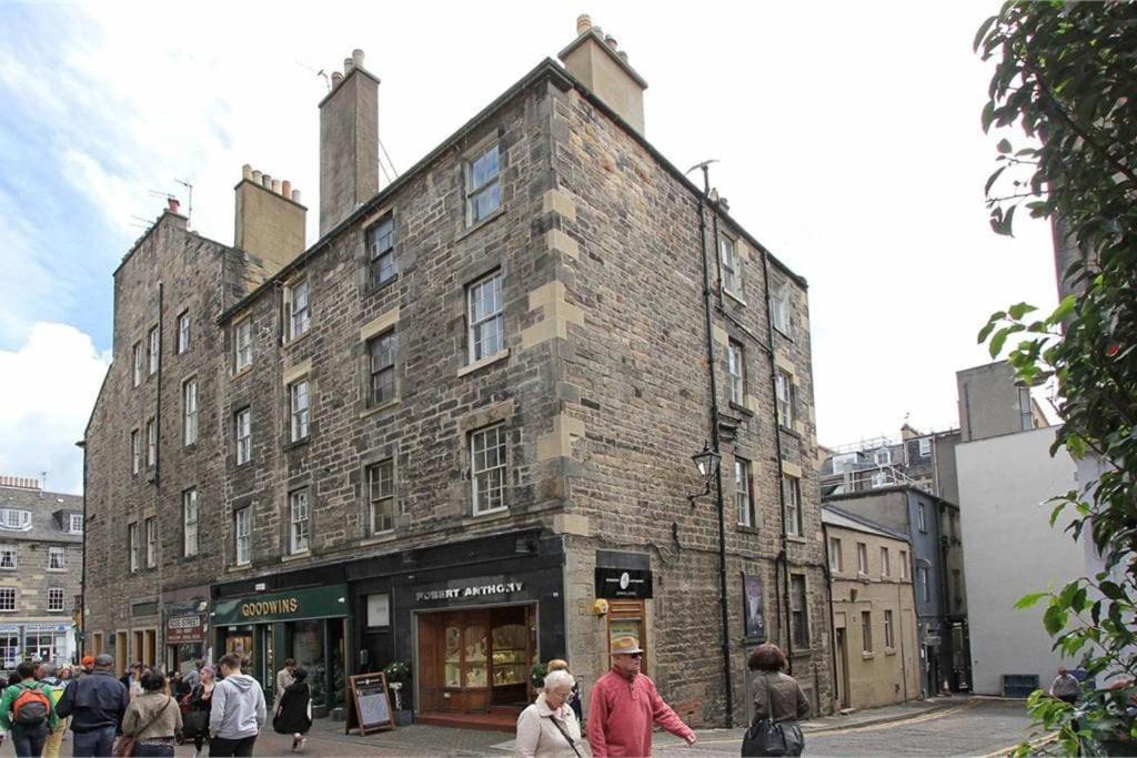 Apartment Charm & Character On Historic Rose Street Edinburgh