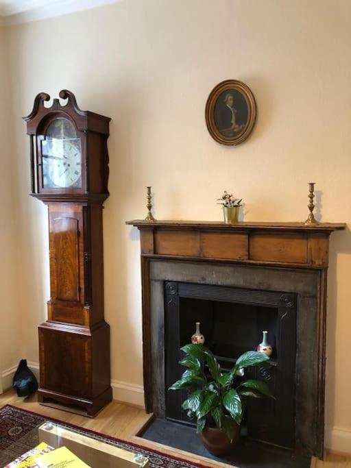 Charm & Character On Historic Rose Street Apartment