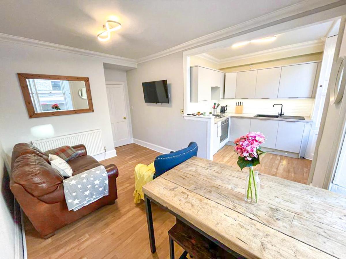 Rose Street's Hidden Treasure- 2bed Newly Refurbished Appartement *