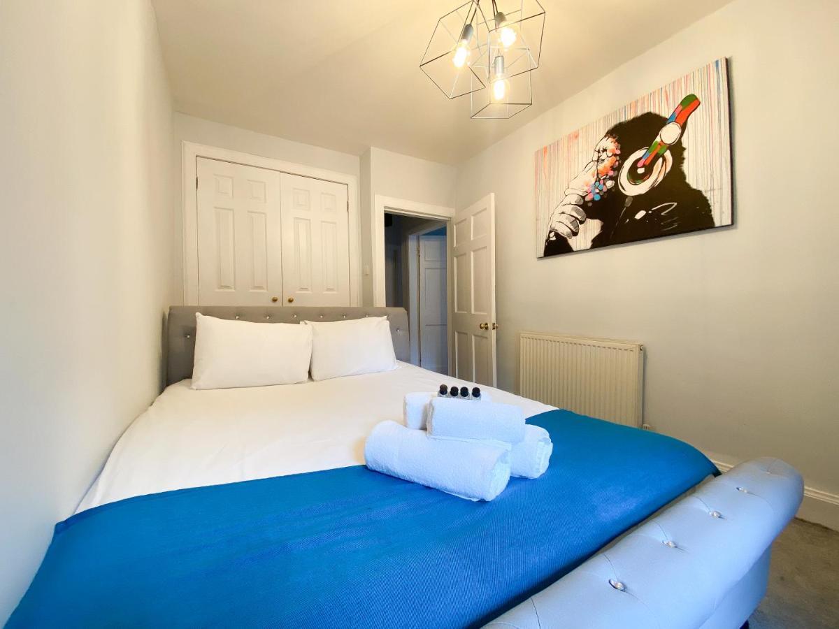 Rose Street's Hidden Treasure- 2bed Newly Refurbished *