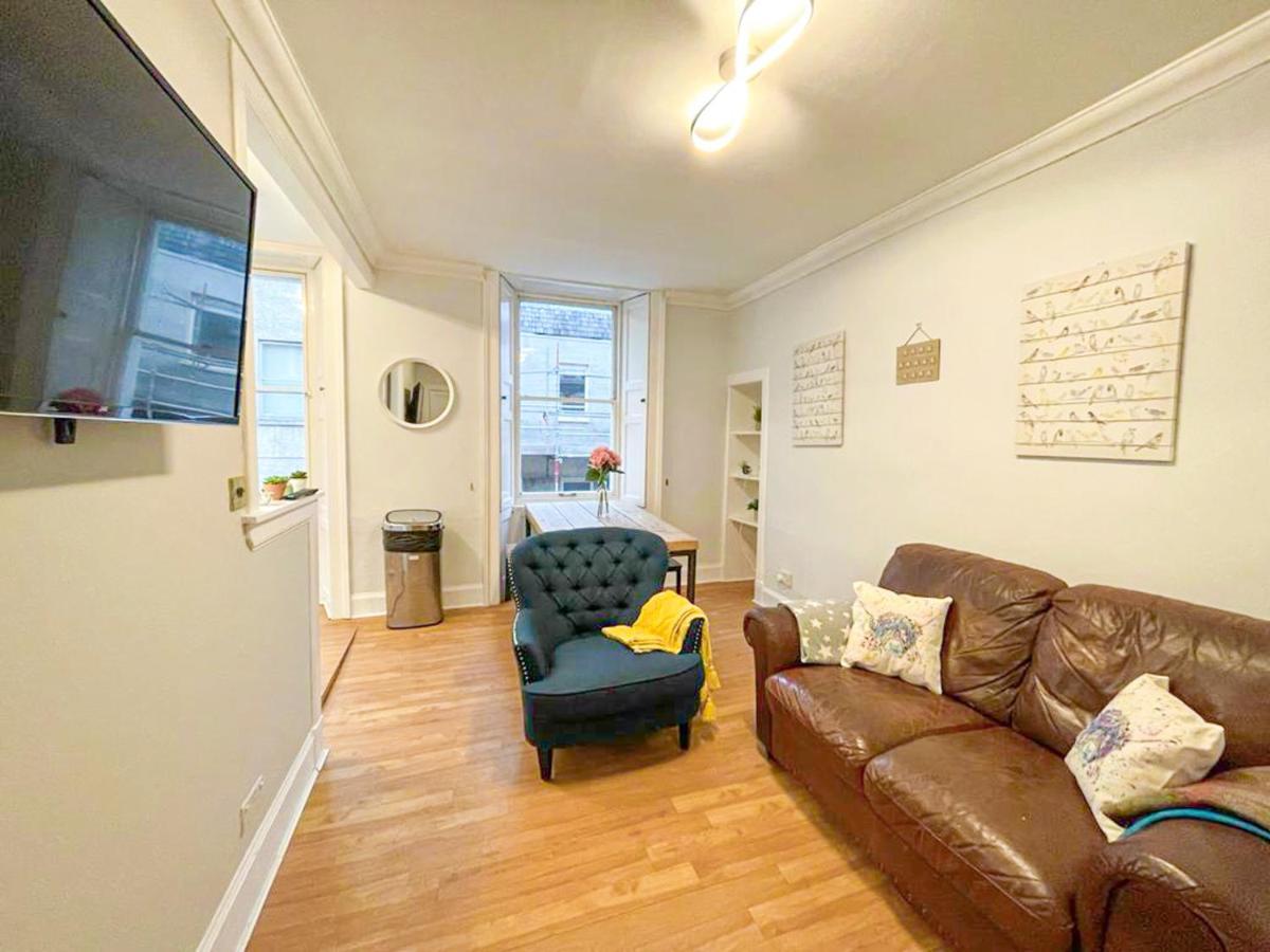 Rose Street's Hidden Treasure- 2bed Newly Refurbished Appartement