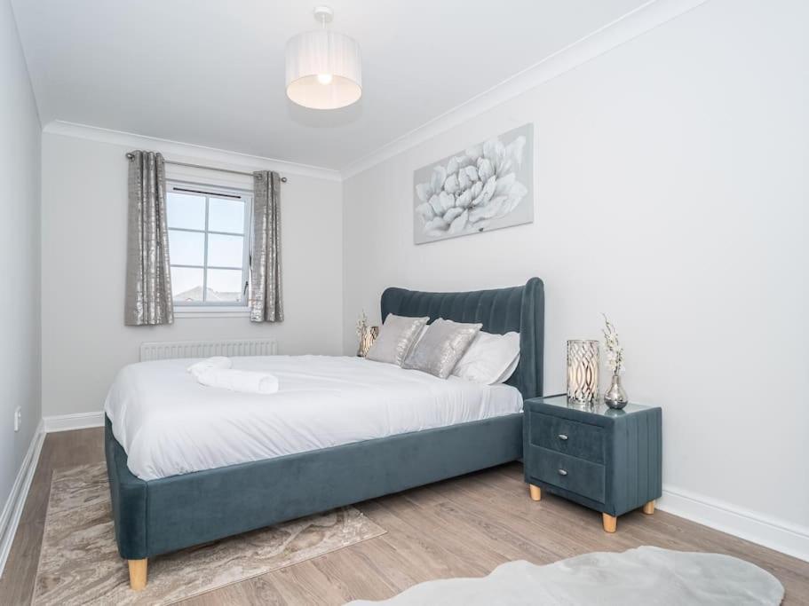 Luxury 2bed 2bath Flat In City Centre- Free Parking! *