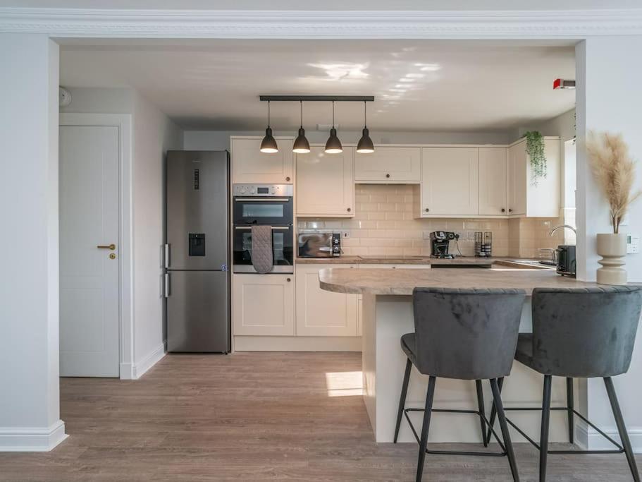 Luxury 2bed 2bath Flat In City Centre- Free Parking! Appartement