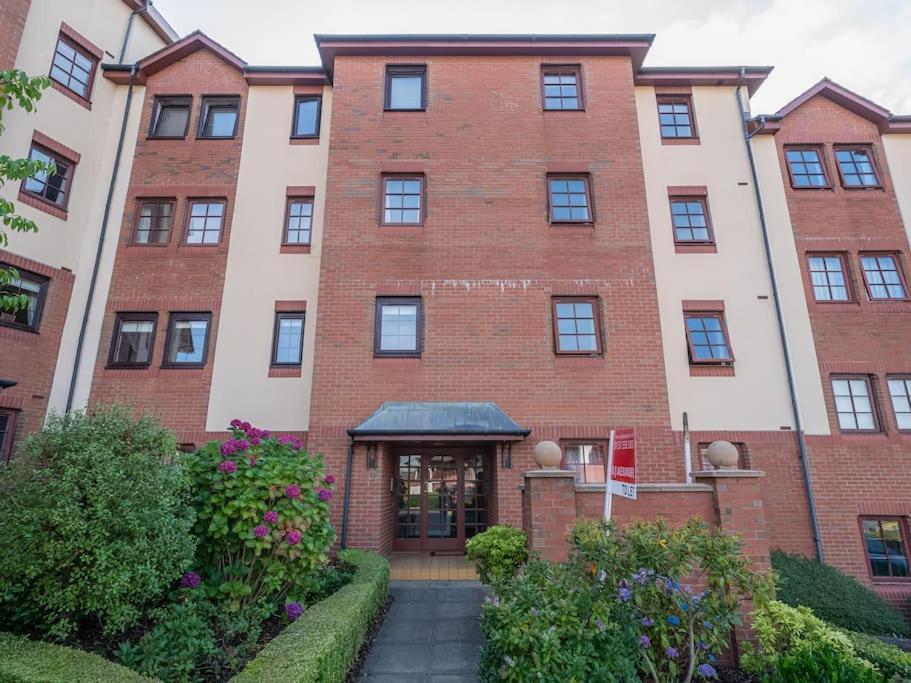 Luxury 2bed 2bath Flat In City Centre- Free Parking! * EDI