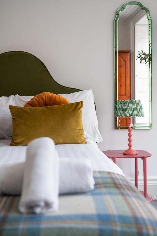 Luxury 3 Bedroom On Edinburgh's Royal Mile