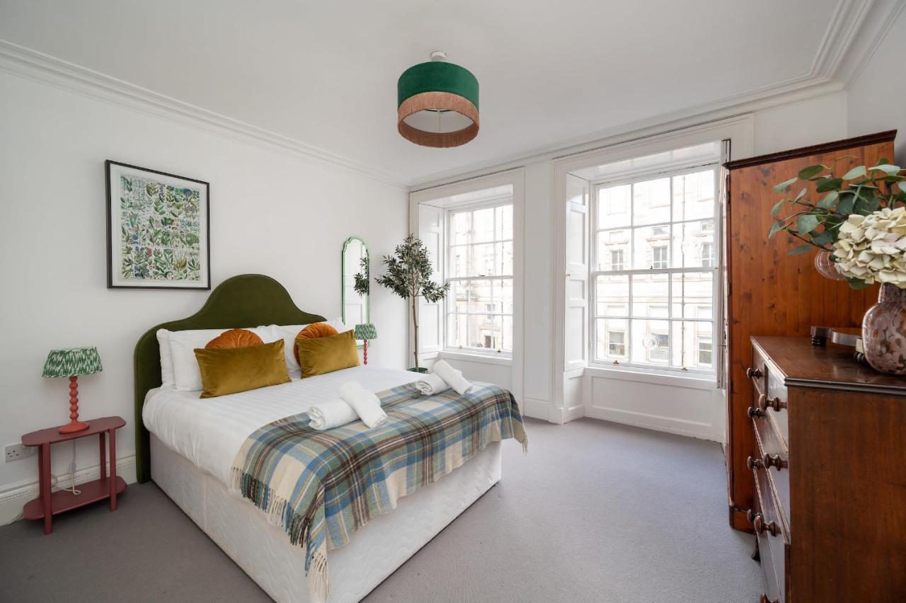 Luxury 3 Bedroom On Edinburgh's Royal Mile