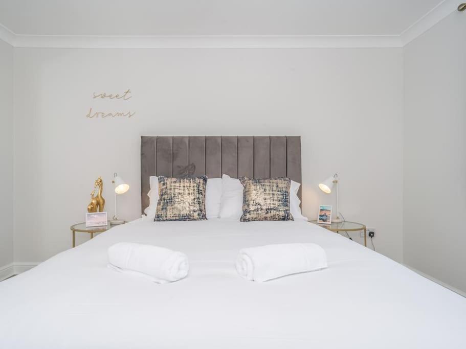 Luxury 2bed 2bath Flat In City Centre- Free Parking!