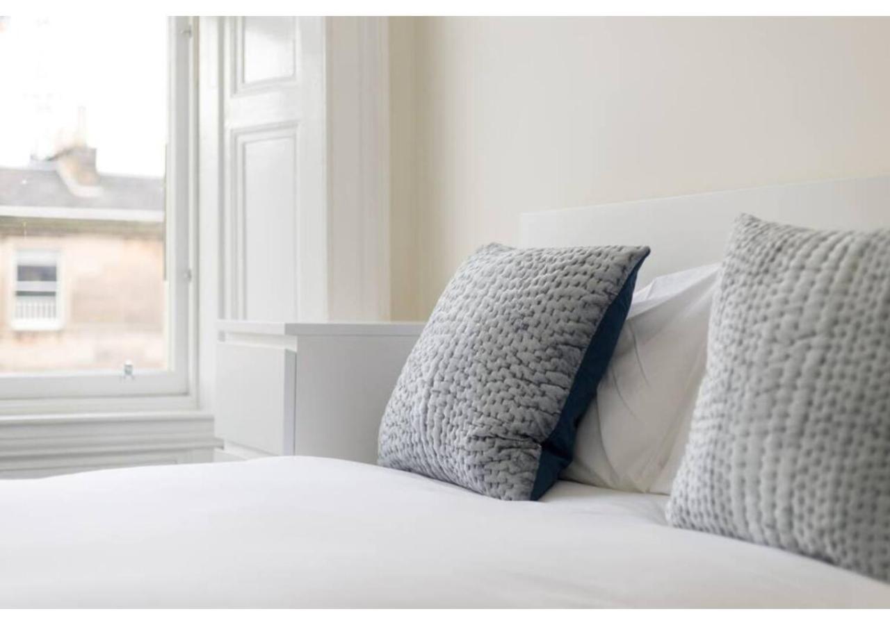 Joivy Spacious 3-bed Flat With Castle Views Apartment Edinburgh